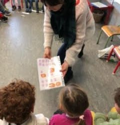 Présence de Chloé MALARD, illustratrice, à la maternelle.